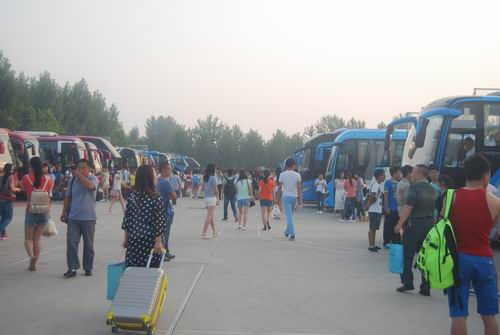 365足球2012级4150名学生奔赴各教学实习基地